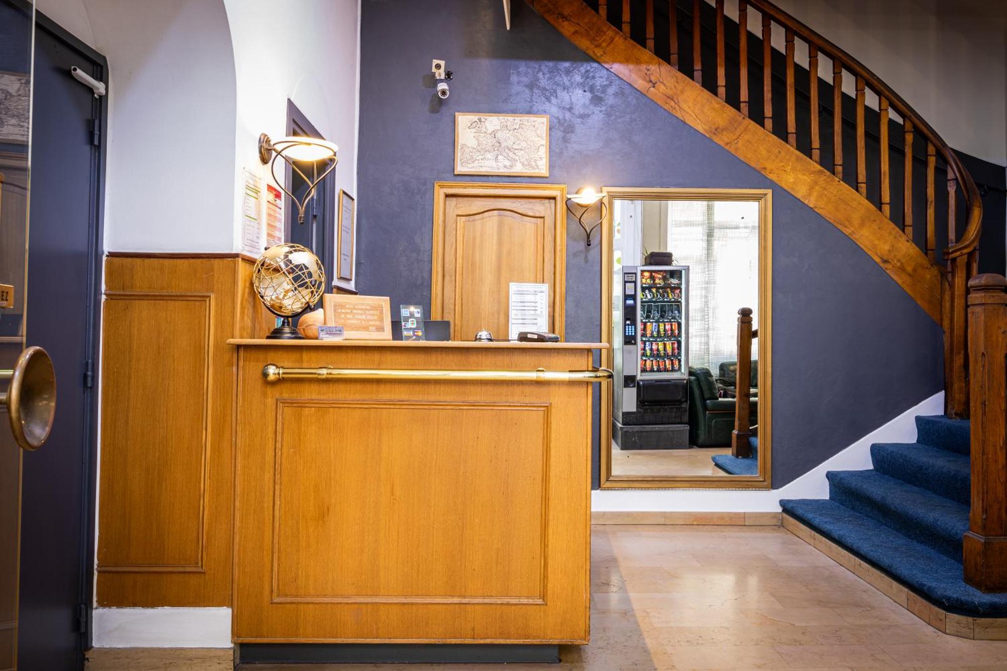 Hotel Du Dauphine Лион Екстериор снимка