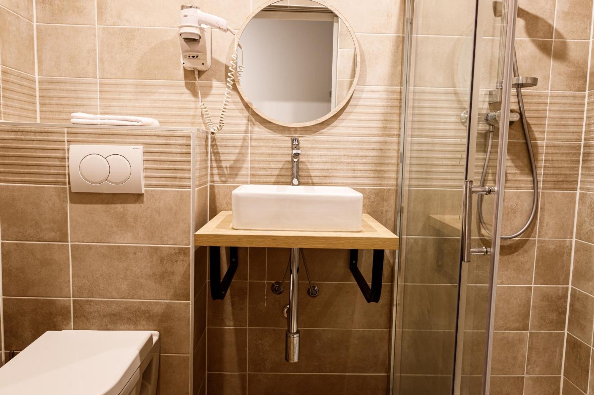 Hotel Du Dauphine Лион Екстериор снимка